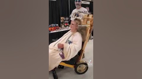 Electric chair costume rocking with Captain Spaulding #halloweenlife #morgueandkryptfest #costume