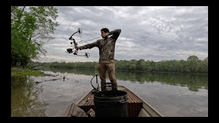 BOWFISHING MADNESS (FILLING A 55GAL TRASHCAN)