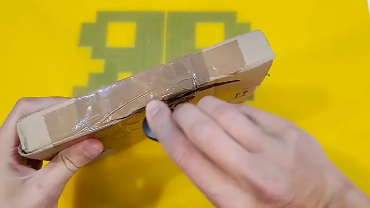 Live: Unboxing the world's cutest Amiga / Ladyfrac...