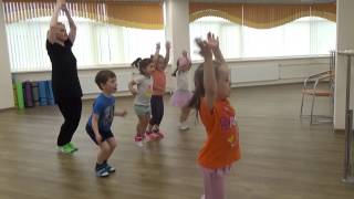 Танцы для карапузов. Zumba kids. Дети учатся танцевать под музыку.(Танцы для самых маленьких . Zumba kids. Дети учатся танцевать под музыку, слушать и повторять за преподавателем., 2016-12-12T10:13:03.000Z)