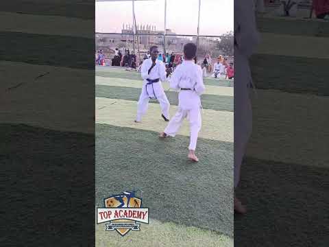 كاراتيه أكاديمية القمة ذكاء اللاعب عامر في الحصول على النقاط