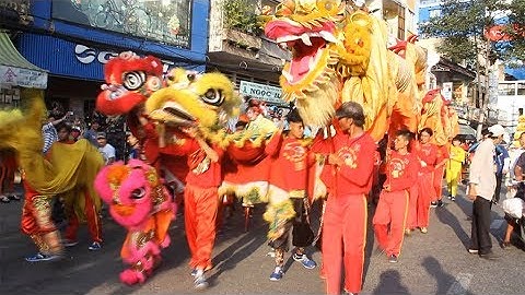 Diễu hành tết Nguyên tiêu tưng bừng ở Chợ Lớn