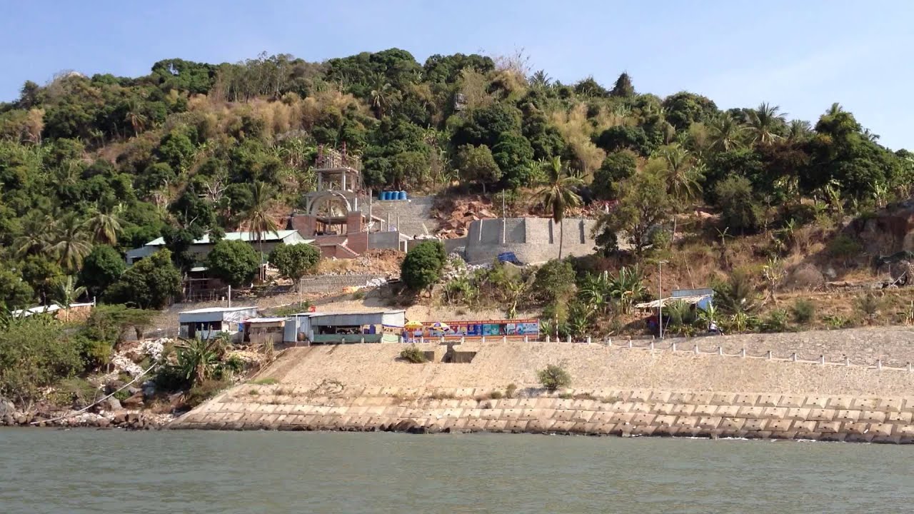 Viet 2013 - Arriving in Hon Tre Island, Vietnam 