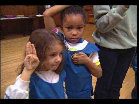 Vídeo: Daisy Girl Scouts vendem biscoitos?