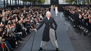 THE CHIC AND AMAZING DAME HELEN MIRREN
