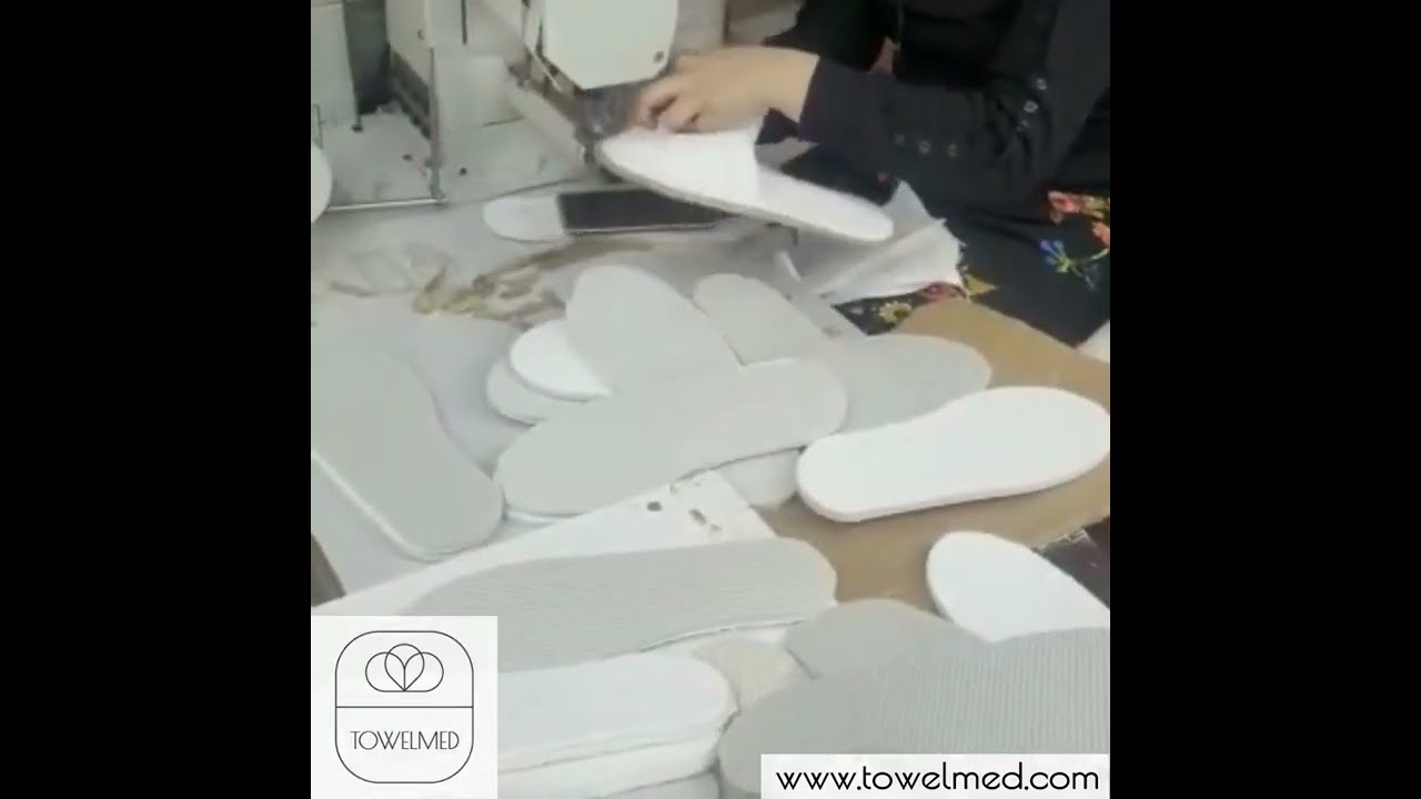 Fabrication de chaussons de luxe avec broderie de logo personnalisée