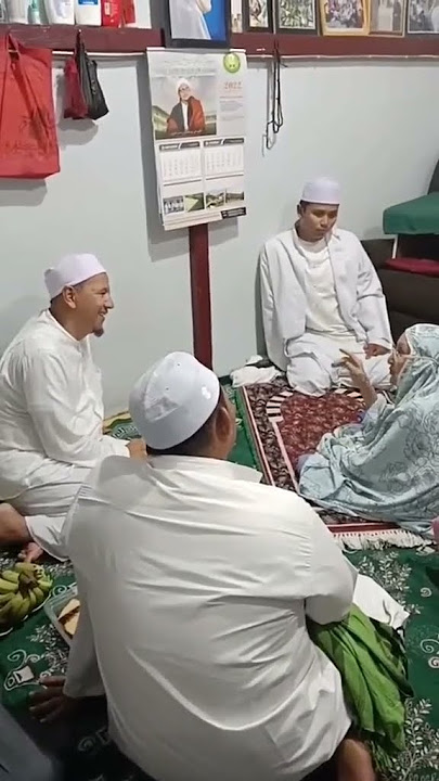 Habib Novel Alaydrus berkunjung ke Syarifah Hubabah Annisa binti Yusuf Al-Haddad