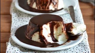 Panna cotta con salsa al cioccolato: ricetta per un dessert facile, veloce e delizioso