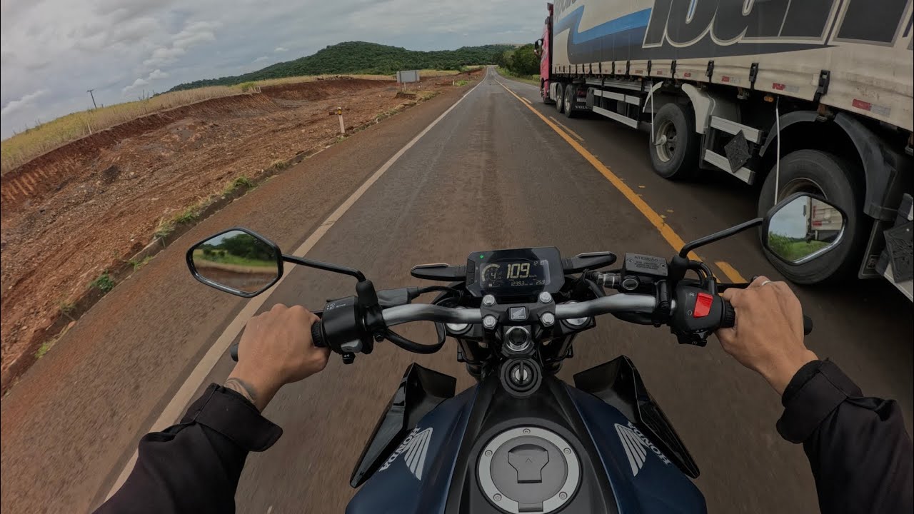 CB300F NA ESTRADA ULTRAPASSANDO DE GARUPA!!