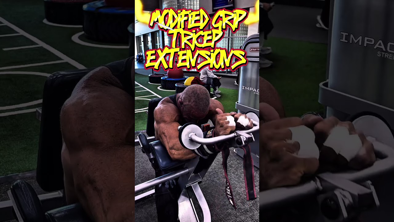 ADJUSTED HAND GRIP ON RIVER EXTENSION MACHINE #TRICEPS #WORKOUT #MOTIVATION #workouttips