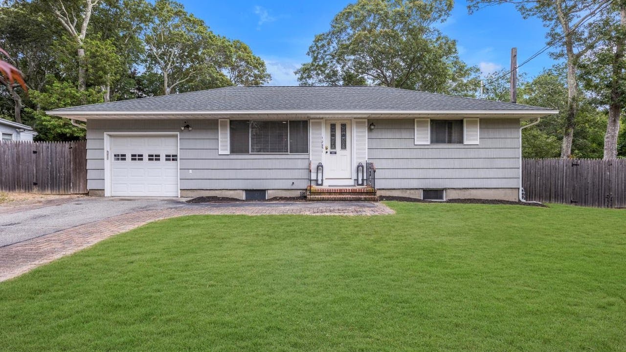 1295 Sigsbee Rd, Mattituck, NY