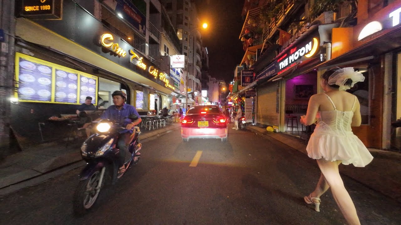 GrabBike Motovlog #16: Đang đi về thì gặp một cơn mưa rất wow