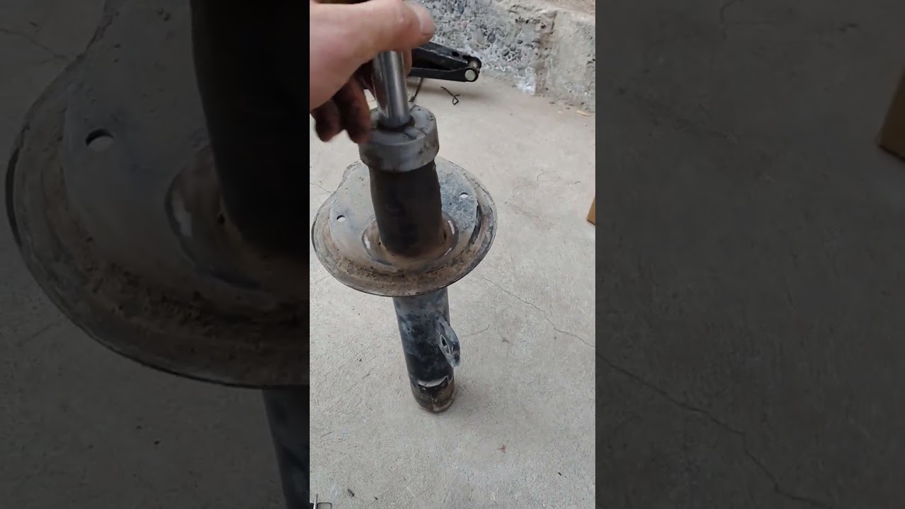 Colocación de Amortiguadores delanteros de Peugeot 206 y 207