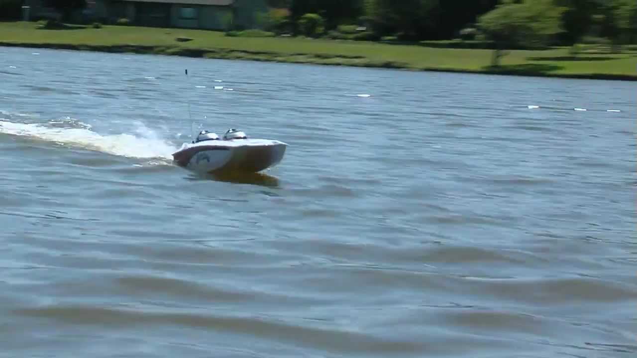 Apache Catamaran 2.4 EP RTR by Pro Boat - YouTube