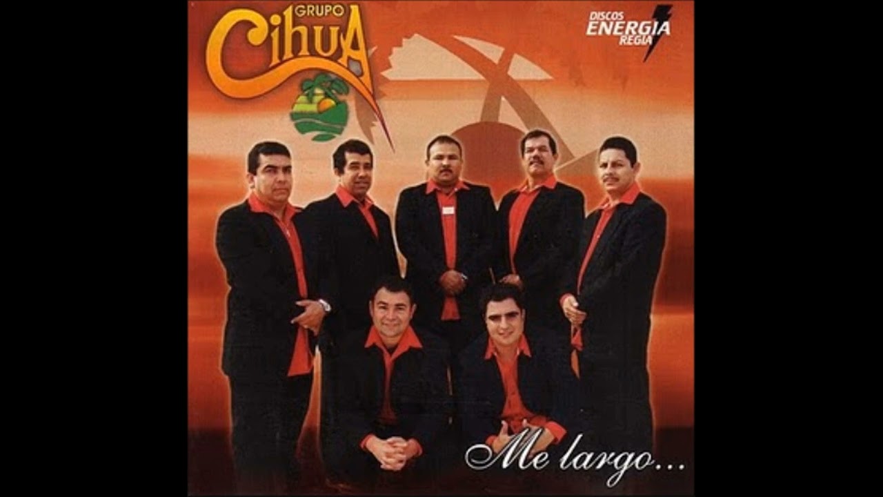 GRUPO CIHUA FRENTE AL ALTAR