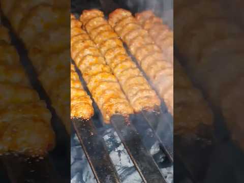 فيديو سريع للكباب ياحزركم لحم ولا دجاج  