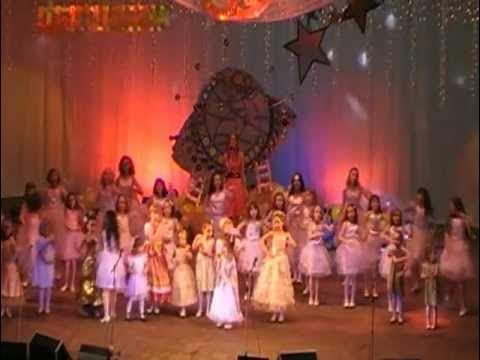 Песня что манит птицу. Картинка что манит птицу. Что манит птицу высота танец. Что манит птицу высота танец. Танец что манит птицу.