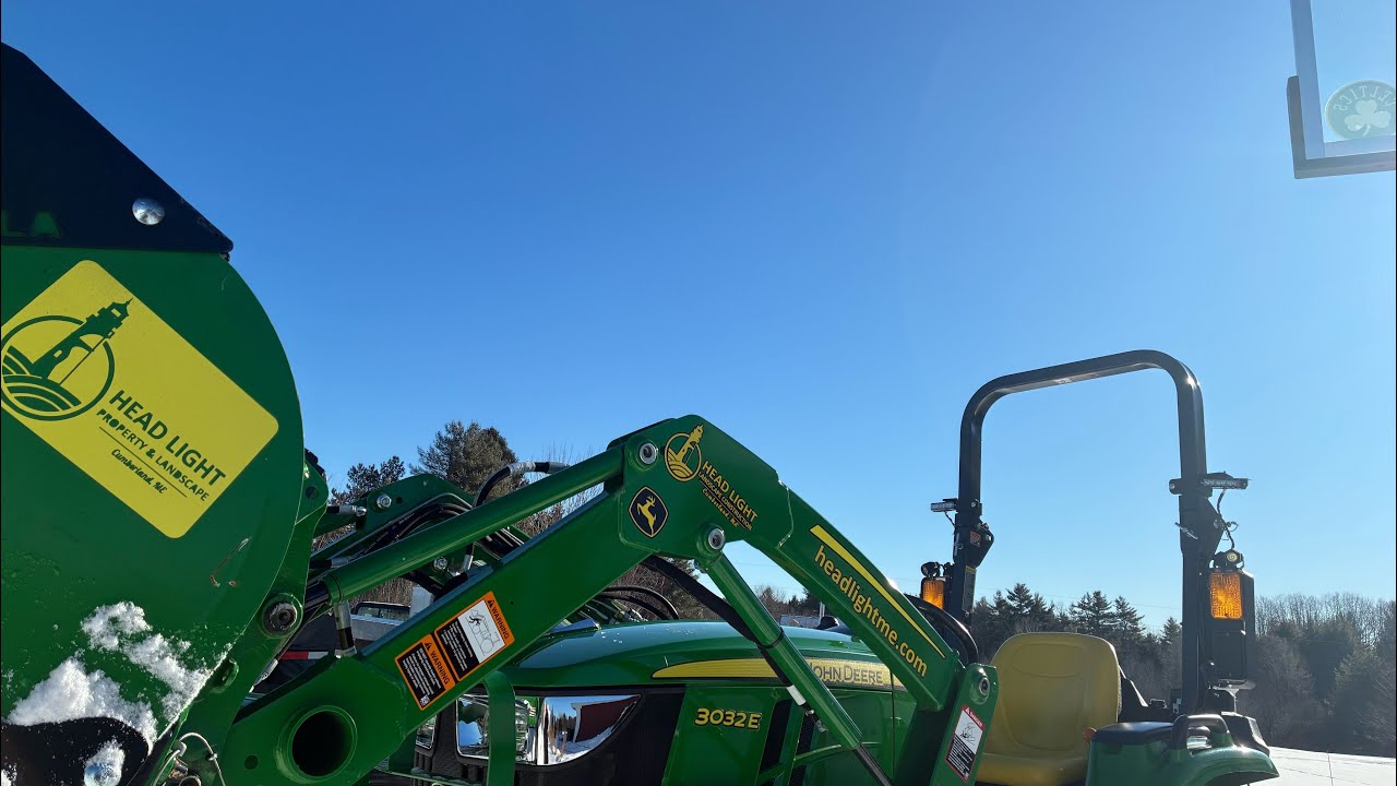 Moving snow ❄️ with the John Deere 3032e and HLA 1500 show pusher !! GoPro hero head mount POV !! 