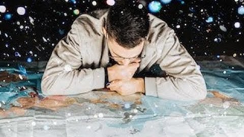 Learn how to build a real time search engine using apache Storm and Elastic Search in a day