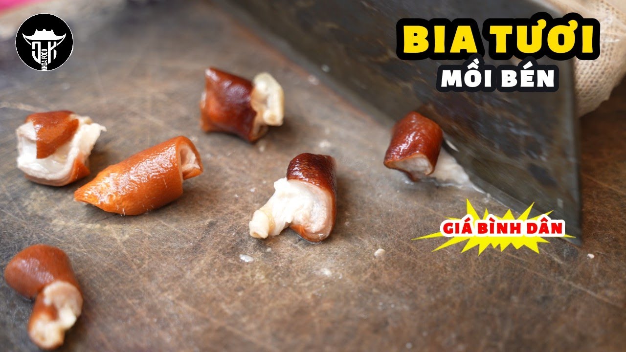 Hanoi food | THỦ HEO QUAY - Lợn bản nướng ỐNG TRE | Lạ kì quán BIA HƠI khách ĐẾN SỚM 