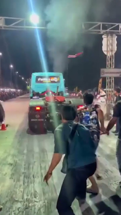 Heboh balapan truk tronton #dragracing