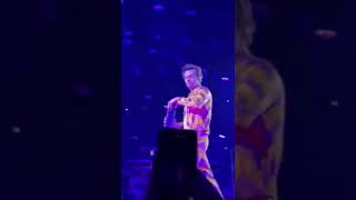 Famous harry throwing water on fans in New York for night 11! 💚 #harrystyles Profile