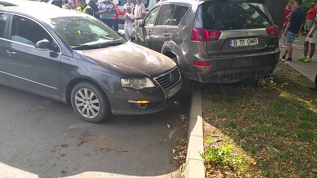 3 maşini s-au ciocnit în Tătăraşi, Iaşi stirile sportive