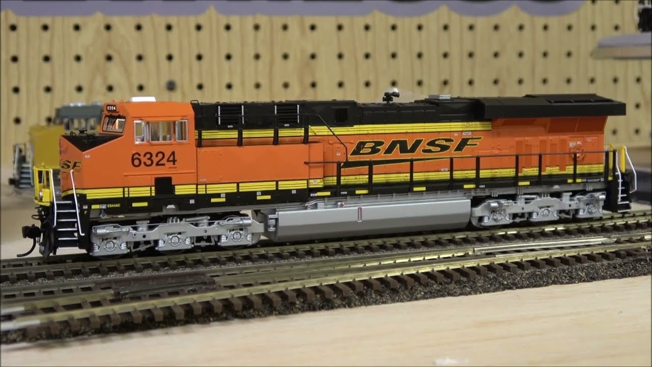 Product Demo: Broadway Limited Paragon 4 ES44AC w/smoke, DCC