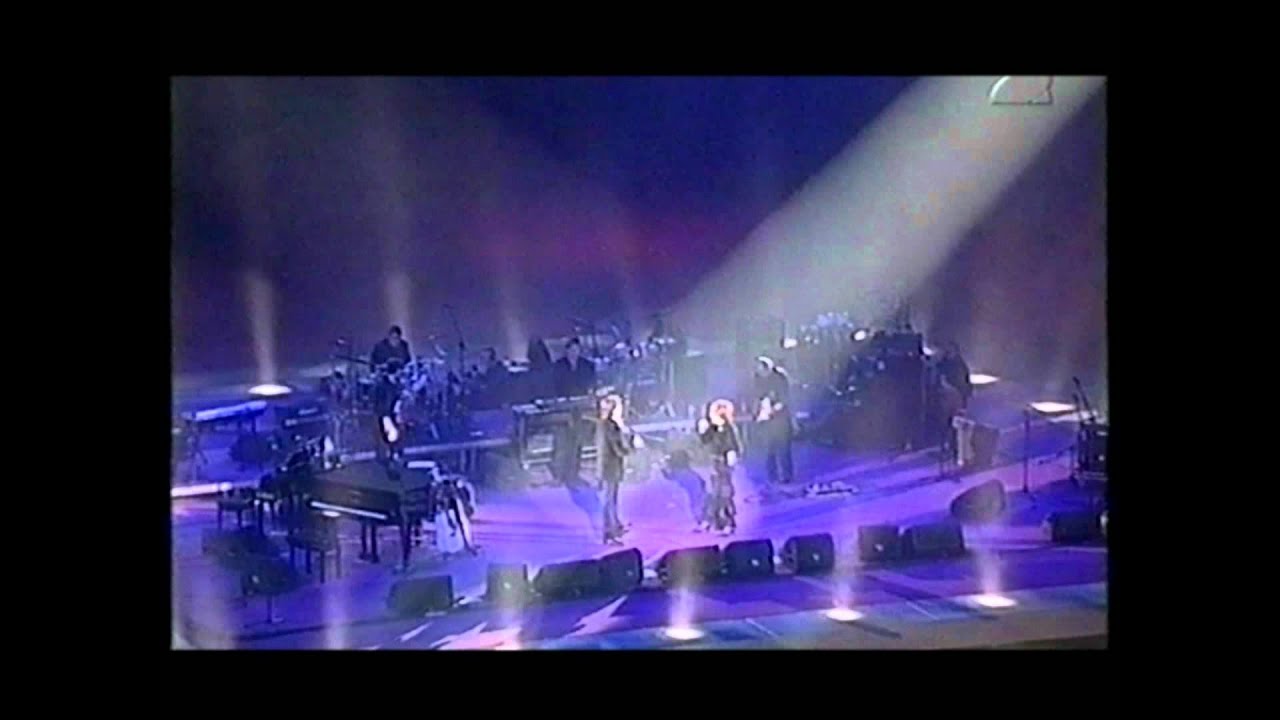 Ton Snijders begeleidt Liesbeth List en Frank Boeijen in de ArenA