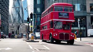 Символ  Лондона. Красные двухэтажные автобусы.