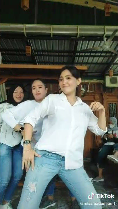 Tante goyang