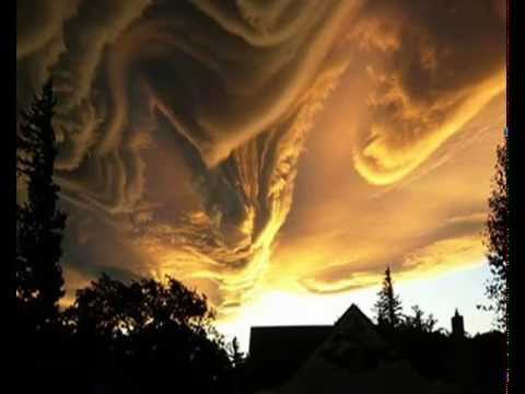 Estranhas nuvens estão gritando também.wmv