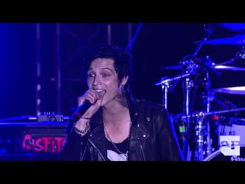 Andy Biersack Dig up her bones