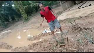 PARAH! Ini Kondisi Jalan Dusun Sangke Atas dan Sangke Bawah Min, Desa Engkadu