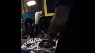 Looping scratch samples with a Mooer micro guitar looper
