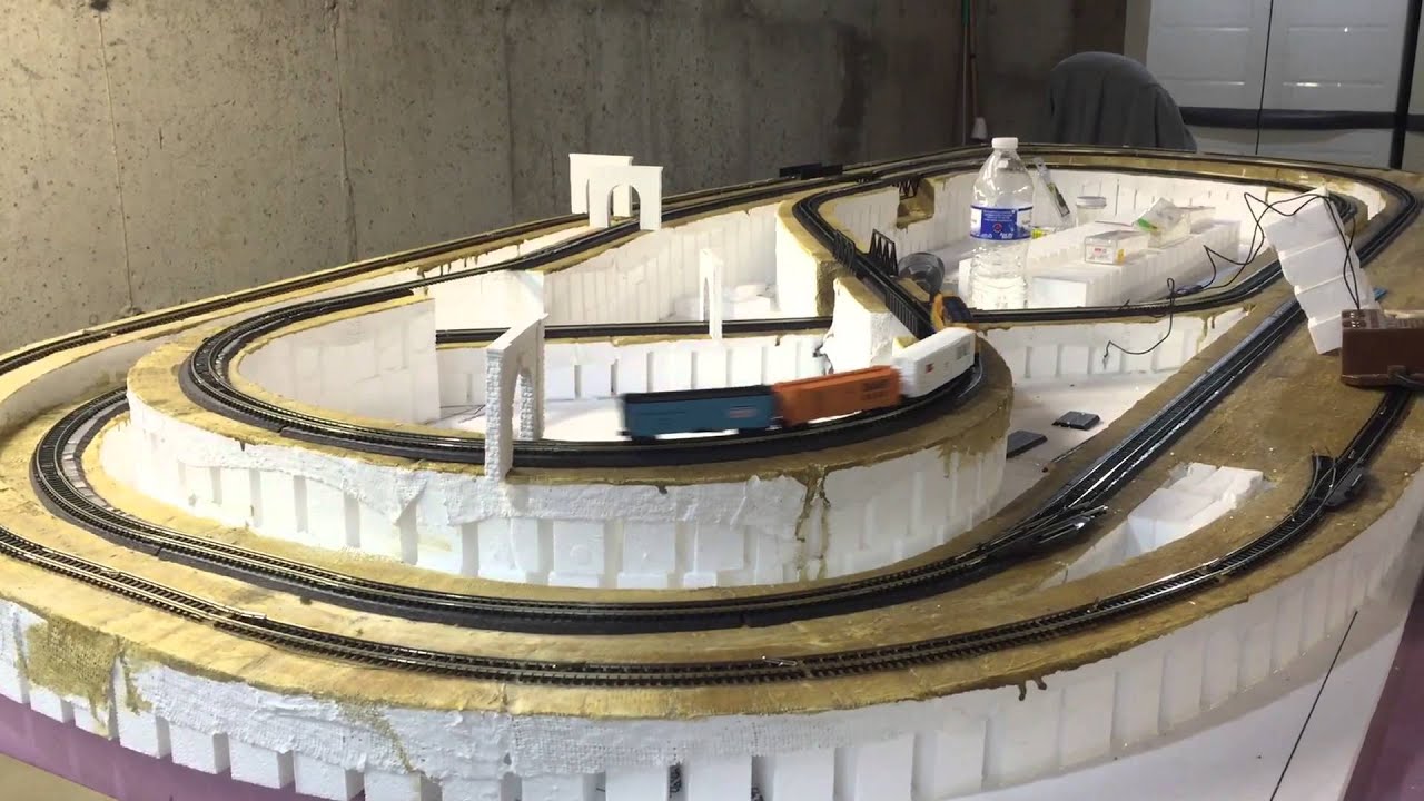 N scale trains - YouTube