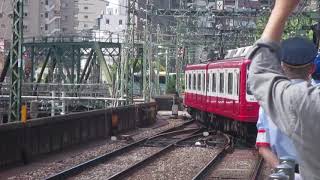 懐かしの京急800形823編成 ラストラン 品川駅発車(2019年6月撮影)