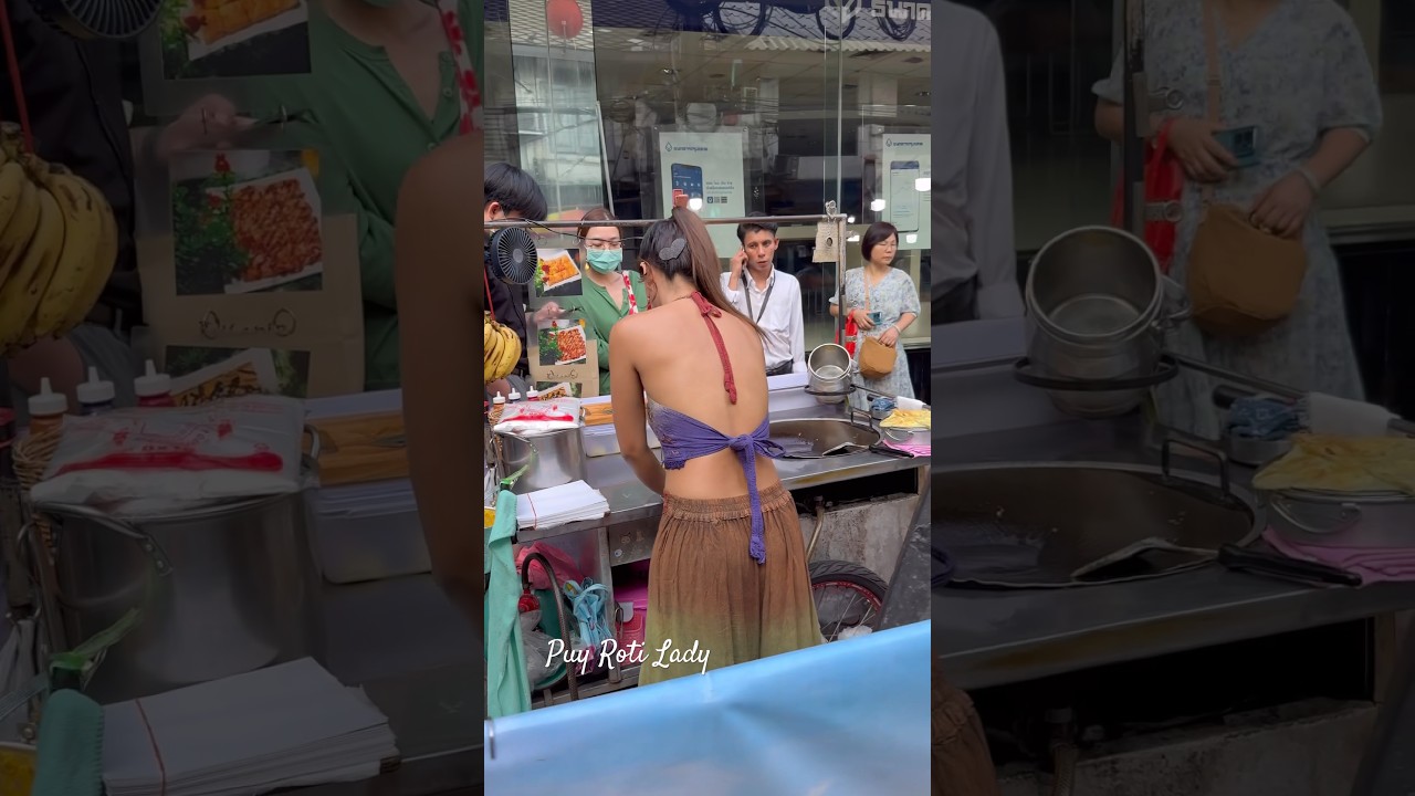 Roti is sold in Bangkok, Silom, Soi Saladaeng. - Thai Street Food #shorts