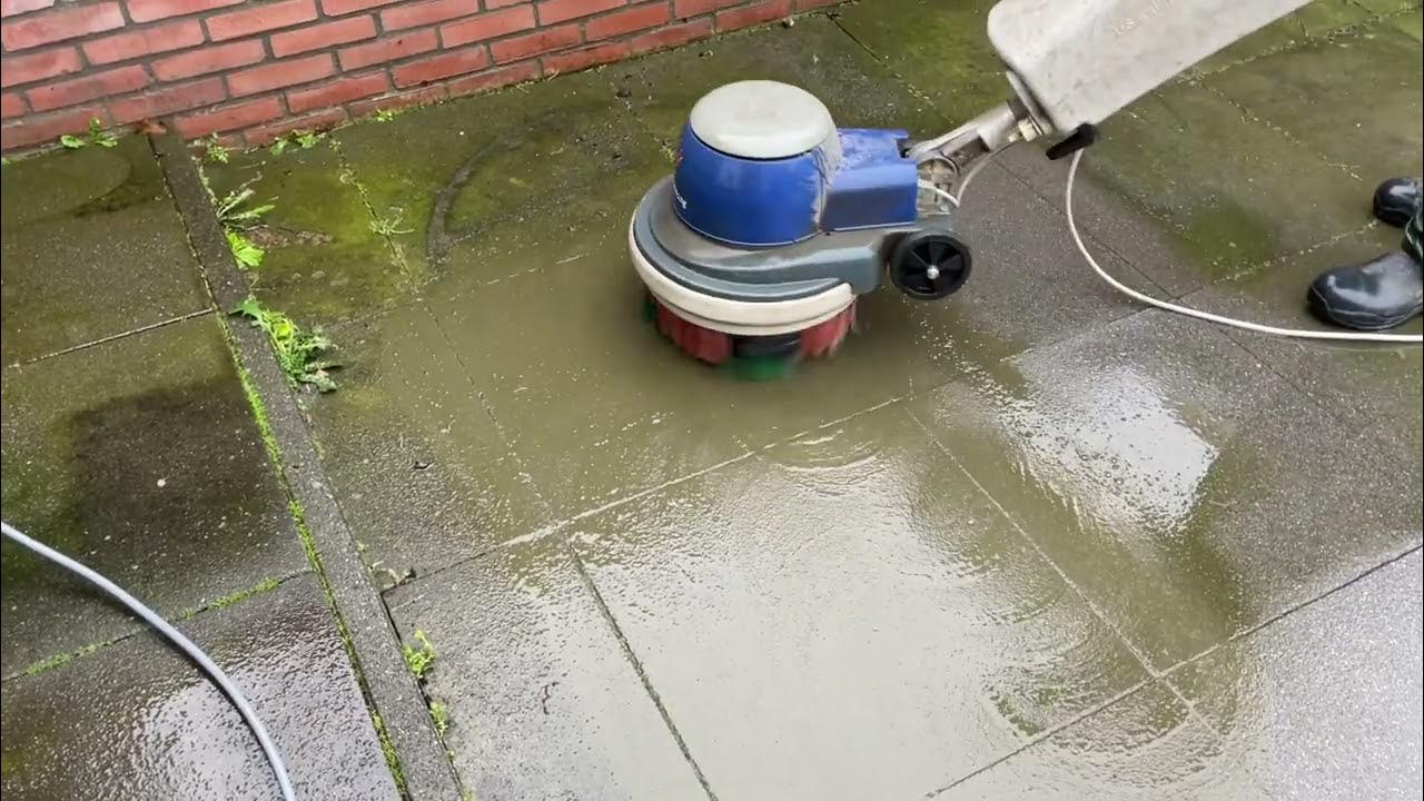 Verwijderen van groene aanslag op tegels en klinkers Door De Terraskoning YouTube