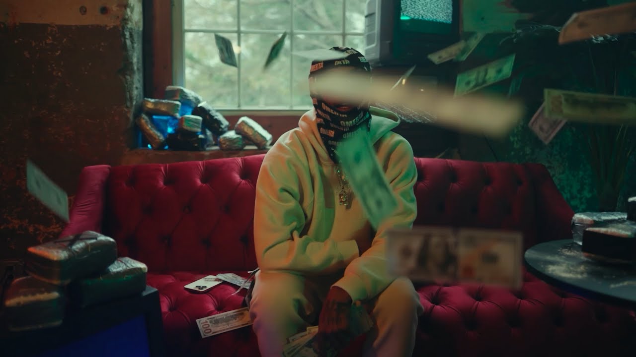 DeeYounginn — Bussin Juggs (Official Video)