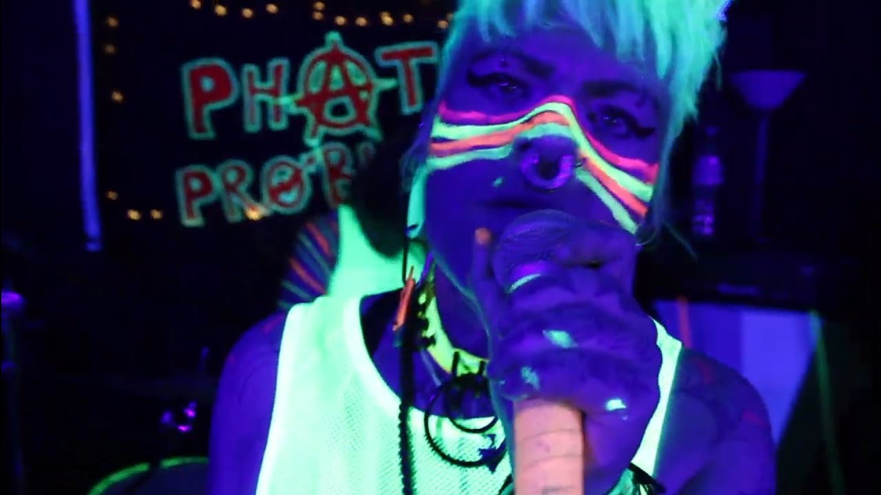 Phat Problem - Busy Bee (Official DIY Music Video) adlı videoyu YouTube'da izle Phat Problem - Busy Bee (Official DIY Music Video) adlı videoyu YouTube'da izle