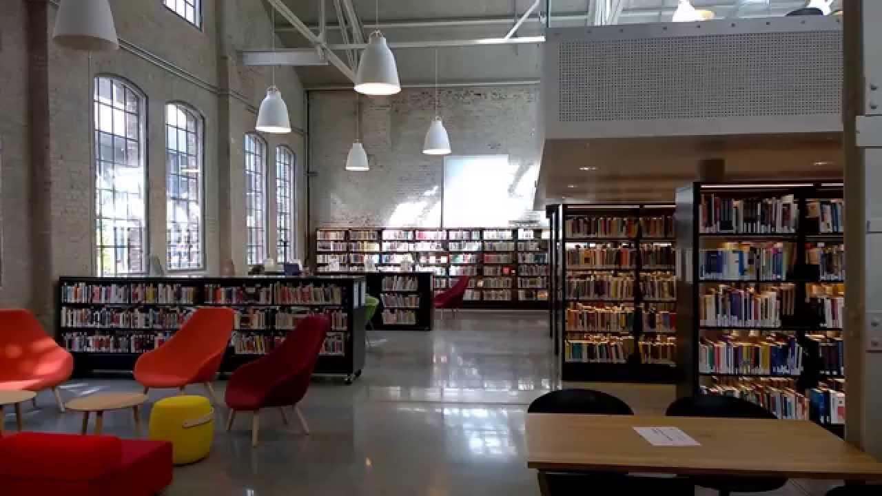 Kjøssing i biblioteket