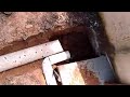 Instalação de um dreno no solo para impedir infiltração de água na residência