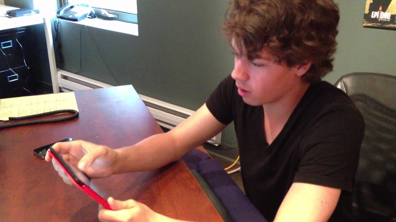 Munro & Luke take photos on the ipad degrassi next generation season 8