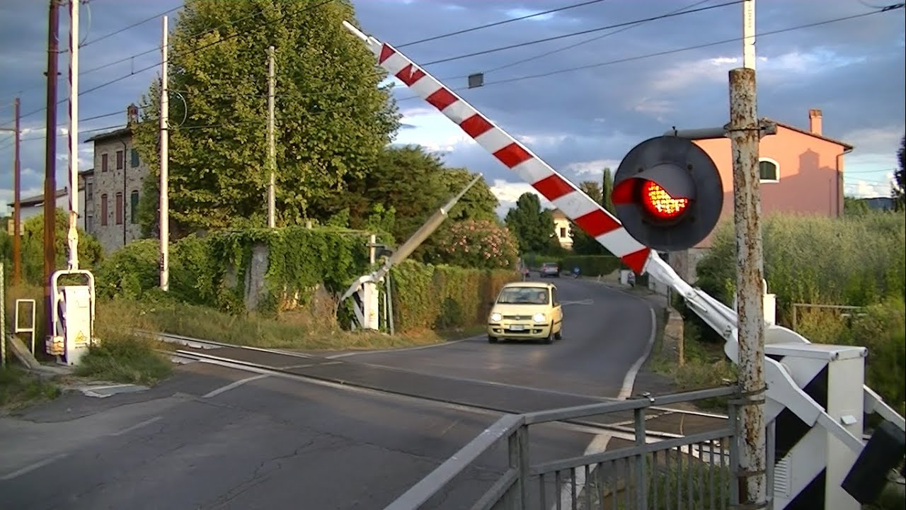 Spoorwegovergang Lucca (I) // Railroad crossing // Passaggio a livello