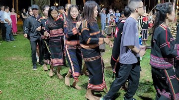 cồng chiêng Tây Nguyên jrai đến từ thị xã Ayun pa giao lưu ở TP Pleiku