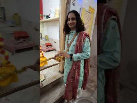 Radha Radh Vindravn Dham Me Kirishin Janmastmi Pe Pojy Mharaj Ji Apne Laddu Gopal Ko Jhulajhulate 