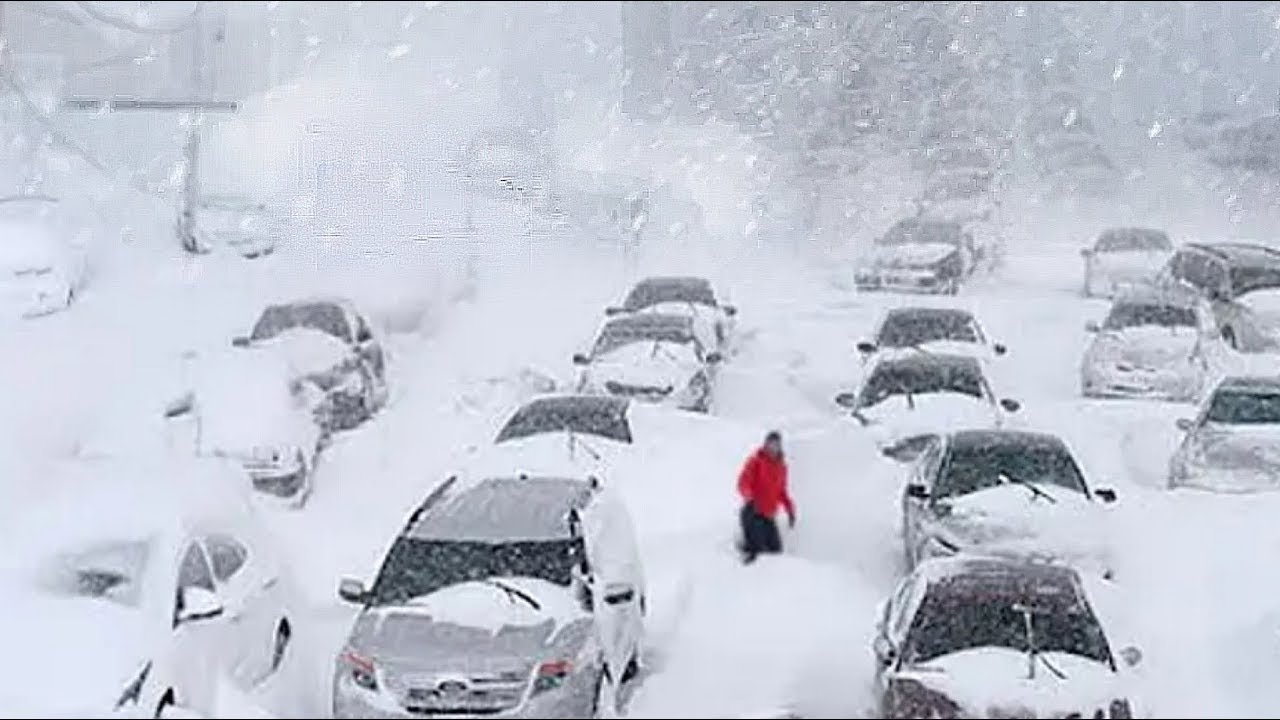 Сегодня на Аляске царит хаос! Экстремальная метель высотой 3 метра засыпала множество домов в Анк...