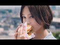 山本彩の視線にドキッ! 4thシングル「愛なんていらない」がCM曲に モスバーガー新CM「がんばるあのひと篇」