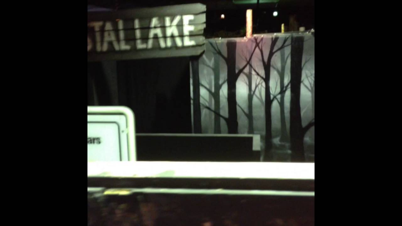 friday-the-13-maze-sneak-peak-fright-night-movie-world-youtube